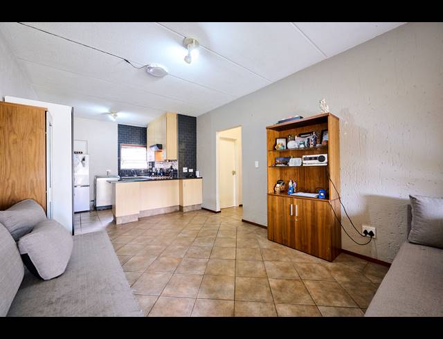 2 BEDROOM APARTMENT TO LET IN SUNNINGHILL